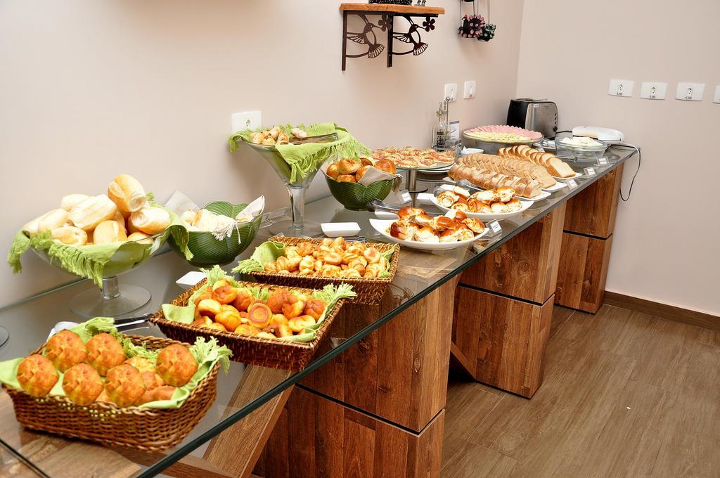 Class Hotel Пасос Екстериор снимка